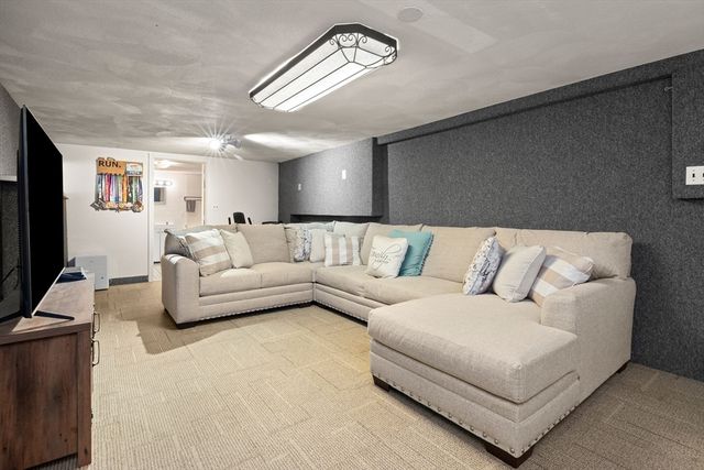 14 Mill St, North Reading, MA 01864