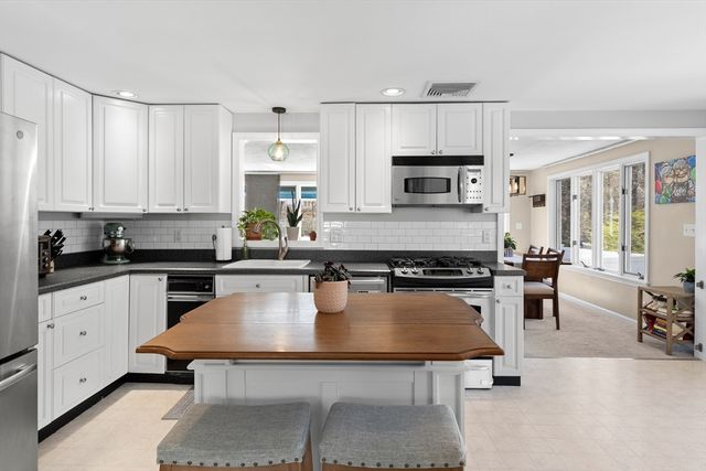 14 Mill St, North Reading, MA 01864