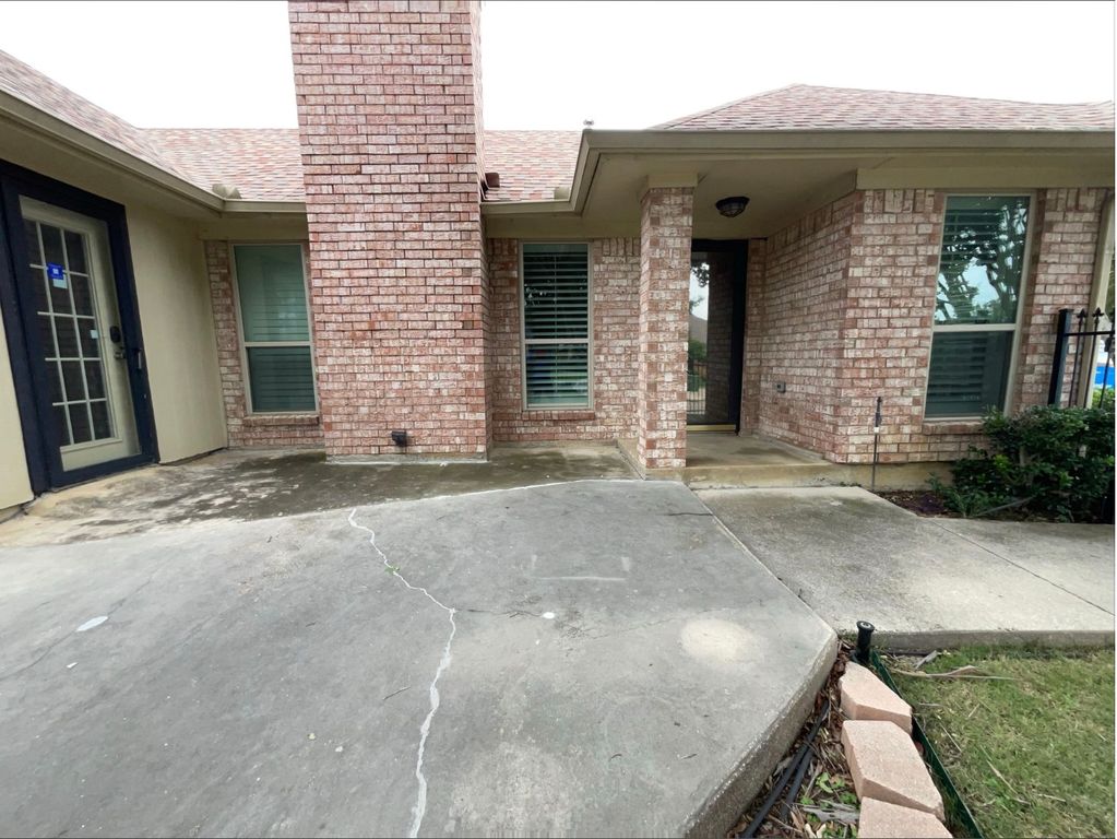 2809 Silverspring Road, Carrollton, TX 75006