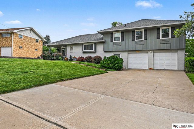 12304 Grey Fawn, Omaha, NE 68154