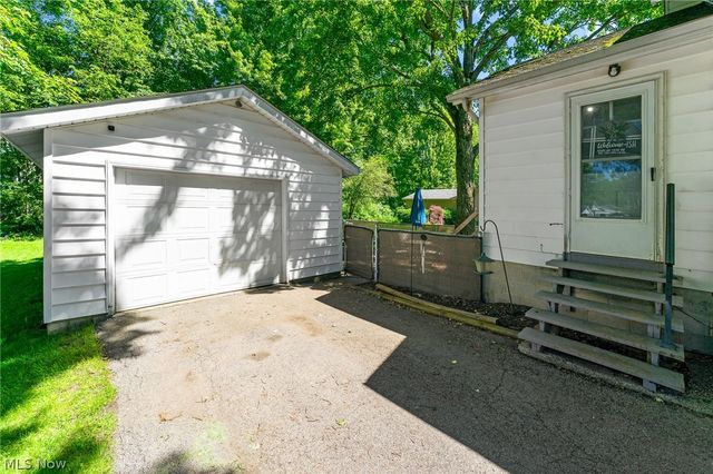 19 Nesbitt Street, Poland, OH 44514