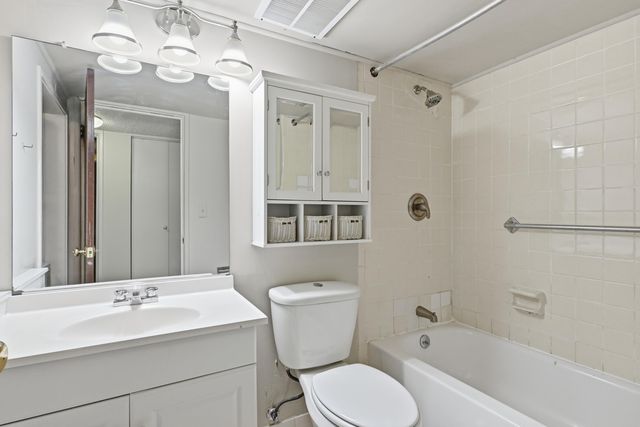 2411 Packard Street 53E, Ann Arbor, MI 48104