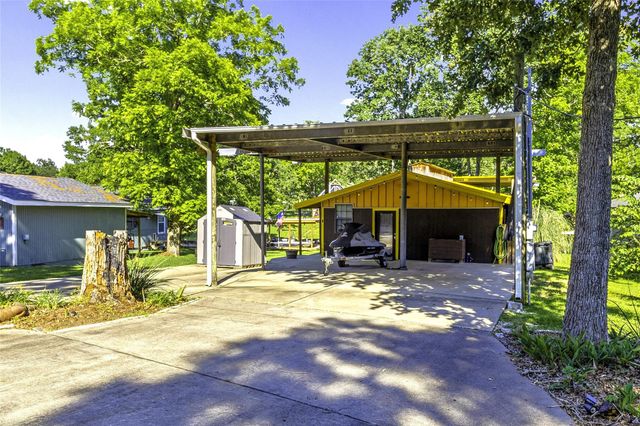 148 Sandpiper Dr, Livingston, TX 77351