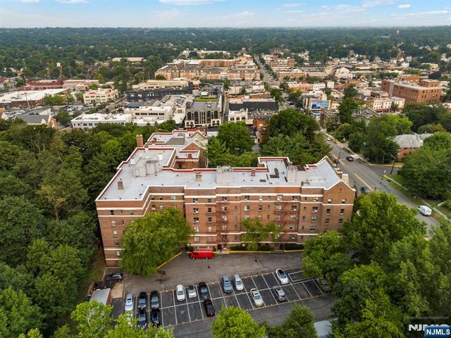 100 E Palisade Avenue B22, Englewood, NJ 07631