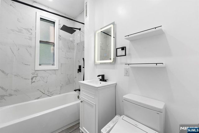 100 E Palisade Avenue B22, Englewood, NJ 07631