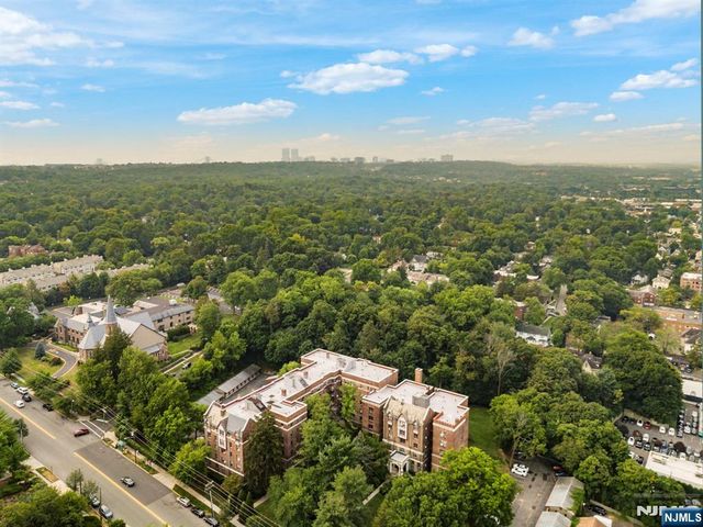 100 E Palisade Avenue B22, Englewood, NJ 07631