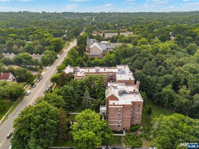 100 E Palisade Avenue B22, Englewood, NJ 07631