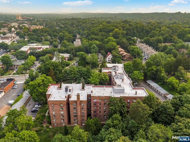 100 E Palisade Avenue B22, Englewood, NJ 07631