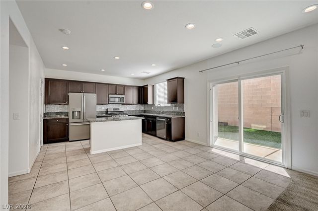 7841 Blue Lake Peak Street, Las Vegas, NV 89166