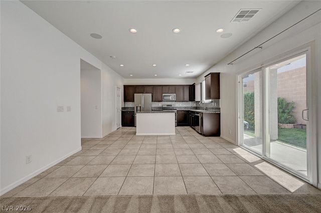 7841 Blue Lake Peak Street, Las Vegas, NV 89166