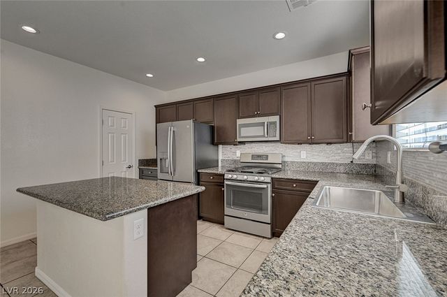 7841 Blue Lake Peak Street, Las Vegas, NV 89166