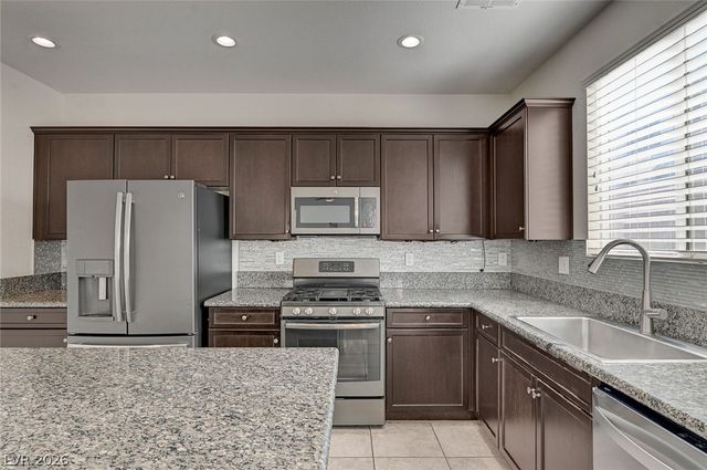 7841 Blue Lake Peak Street, Las Vegas, NV 89166