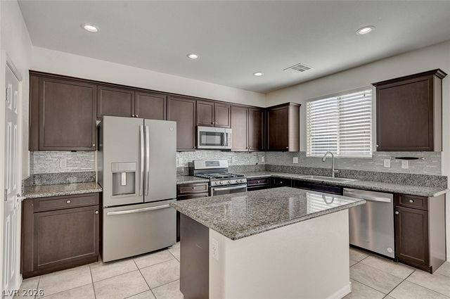 7841 Blue Lake Peak Street, Las Vegas, NV 89166