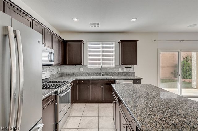 7841 Blue Lake Peak Street, Las Vegas, NV 89166