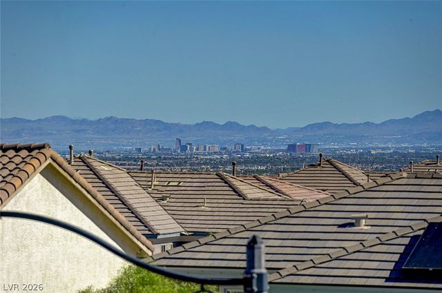 7841 Blue Lake Peak Street, Las Vegas, NV 89166