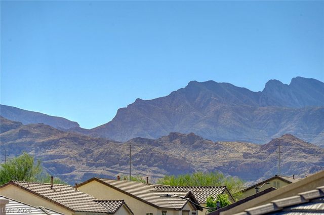 7841 Blue Lake Peak Street, Las Vegas, NV 89166