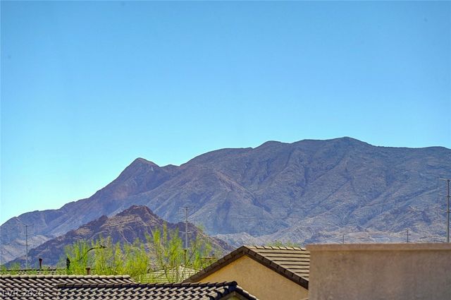 7841 Blue Lake Peak Street, Las Vegas, NV 89166