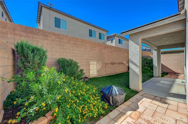 7841 Blue Lake Peak Street, Las Vegas, NV 89166