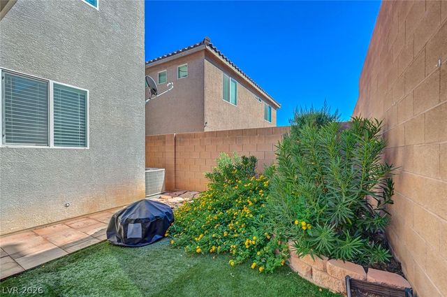7841 Blue Lake Peak Street, Las Vegas, NV 89166