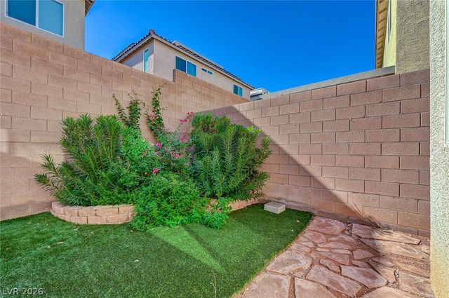 7841 Blue Lake Peak Street, Las Vegas, NV 89166