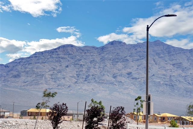 7841 Blue Lake Peak Street, Las Vegas, NV 89166