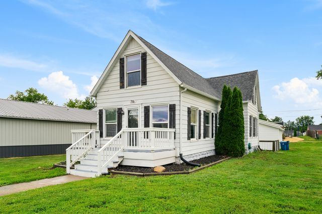 716 10TH Street, De Witt, IA 52742