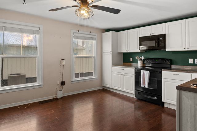 716 10TH Street, De Witt, IA 52742