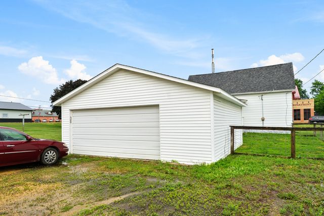 716 10TH Street, De Witt, IA 52742