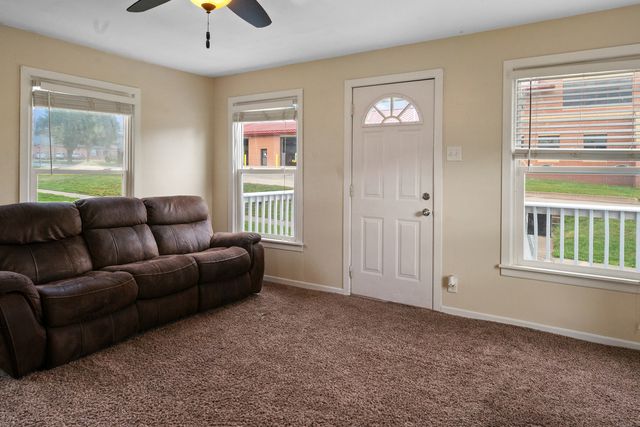 716 10TH Street, De Witt, IA 52742