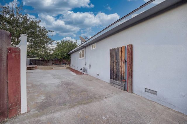 3849 E Dayton Ave, Fresno, CA 93726
