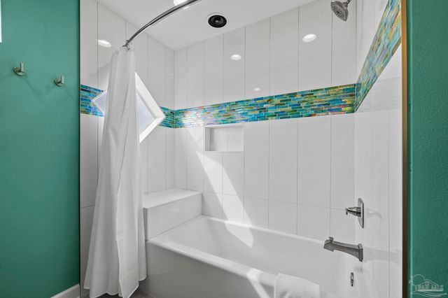 1304 Via Deluna Dr, Pensacola Beach, FL 32561