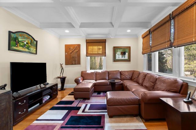 36 Troon Way, Mashpee, MA 02649