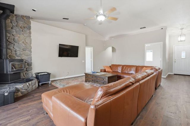 19890 Perimeter Rd, Grass Valley, CA 95949