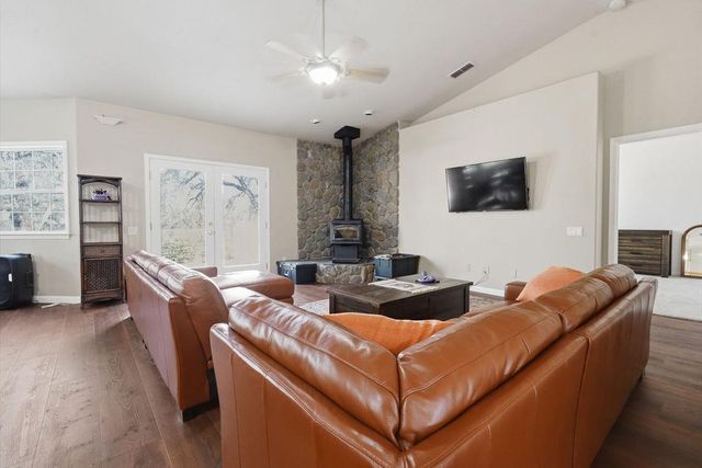 19890 Perimeter Rd, Grass Valley, CA 95949