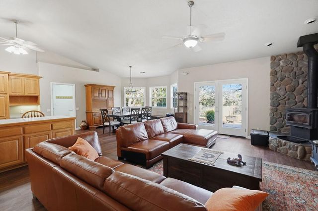 19890 Perimeter Rd, Grass Valley, CA 95949