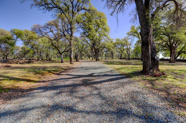 19890 Perimeter Rd, Grass Valley, CA 95949