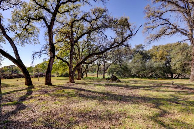 19890 Perimeter Rd, Grass Valley, CA 95949