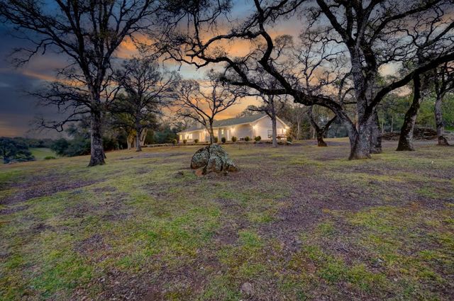 19890 Perimeter Rd, Grass Valley, CA 95949
