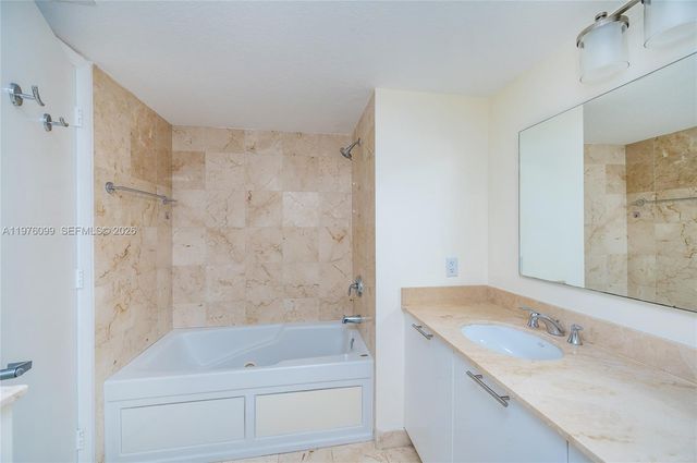 1800 N Bayshore Dr 2503, Miami, FL 33132