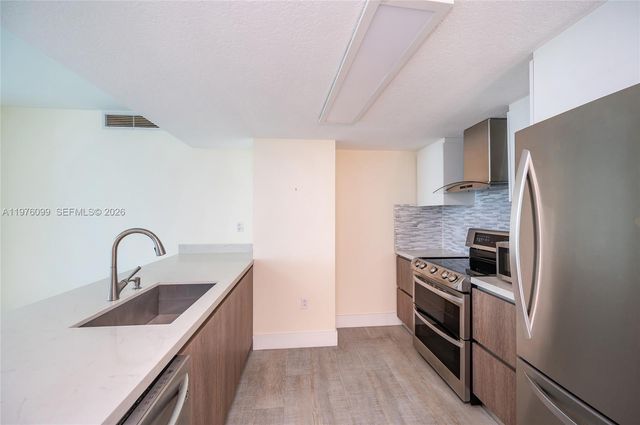 1800 N Bayshore Dr 2503, Miami, FL 33132