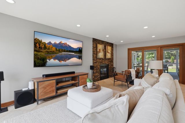 2734 Shadow Wood Court, Chaska, MN 55318