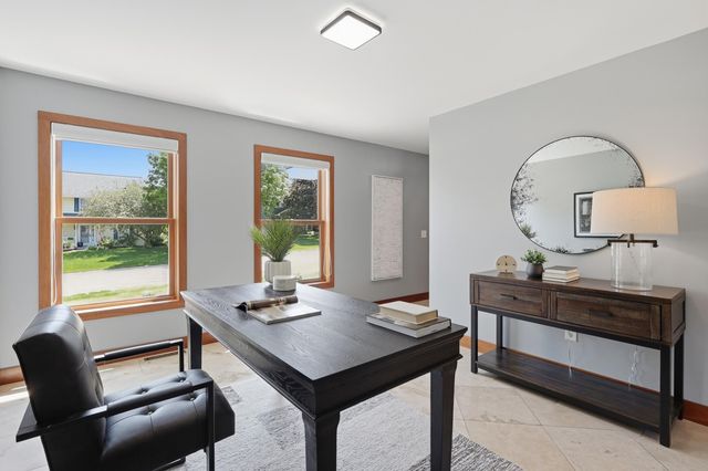 2734 Shadow Wood Court, Chaska, MN 55318