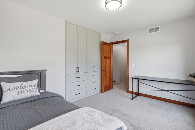 2734 Shadow Wood Court, Chaska, MN 55318