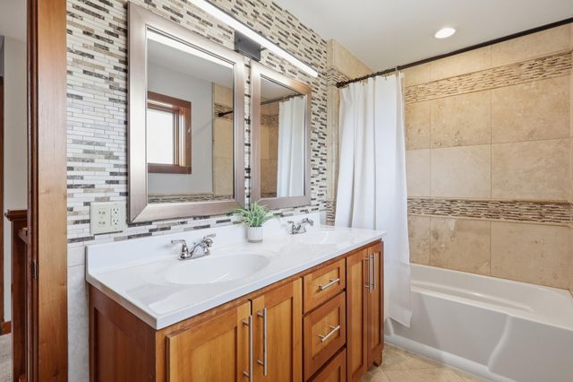 2734 Shadow Wood Court, Chaska, MN 55318