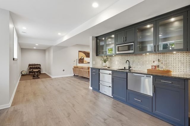 2734 Shadow Wood Court, Chaska, MN 55318
