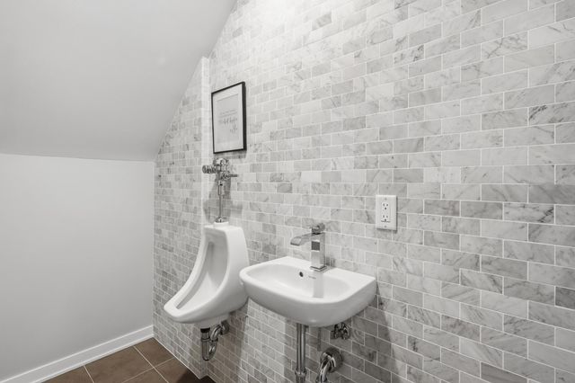 2734 Shadow Wood Court, Chaska, MN 55318