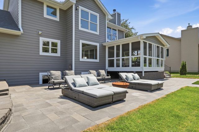 2734 Shadow Wood Court, Chaska, MN 55318