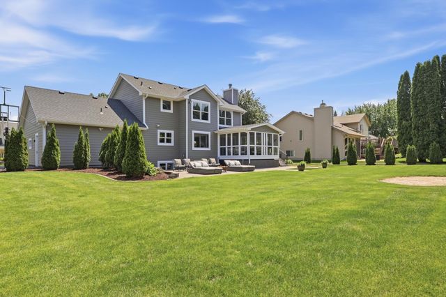 2734 Shadow Wood Court, Chaska, MN 55318
