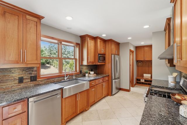 2734 Shadow Wood Court, Chaska, MN 55318