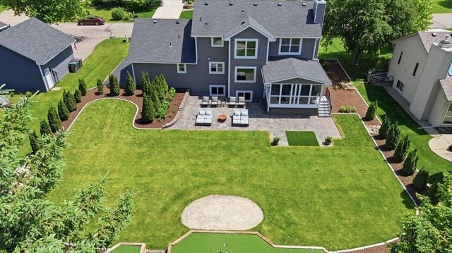 2734 Shadow Wood Court, Chaska, MN 55318